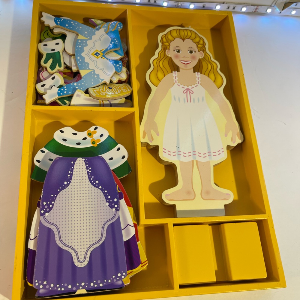 Melissa and Doug Princess Elise Magnetic Dress up